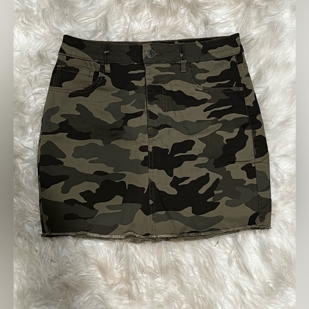Garage camo mini skirt. Size small